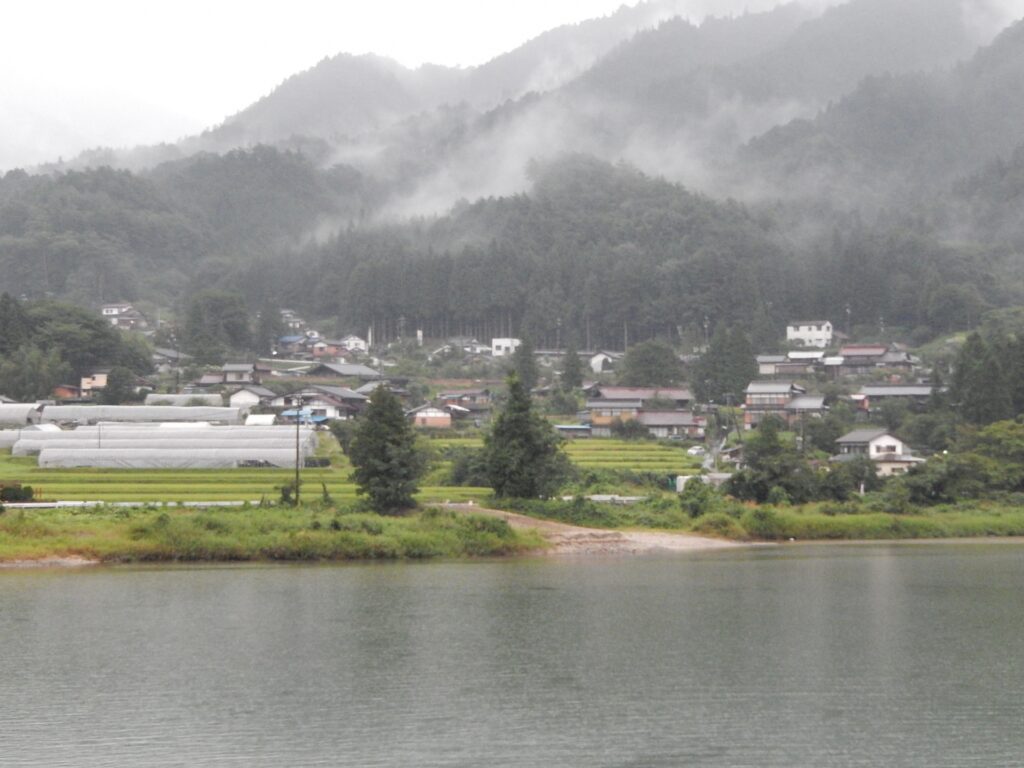 各務原市の湖畔
