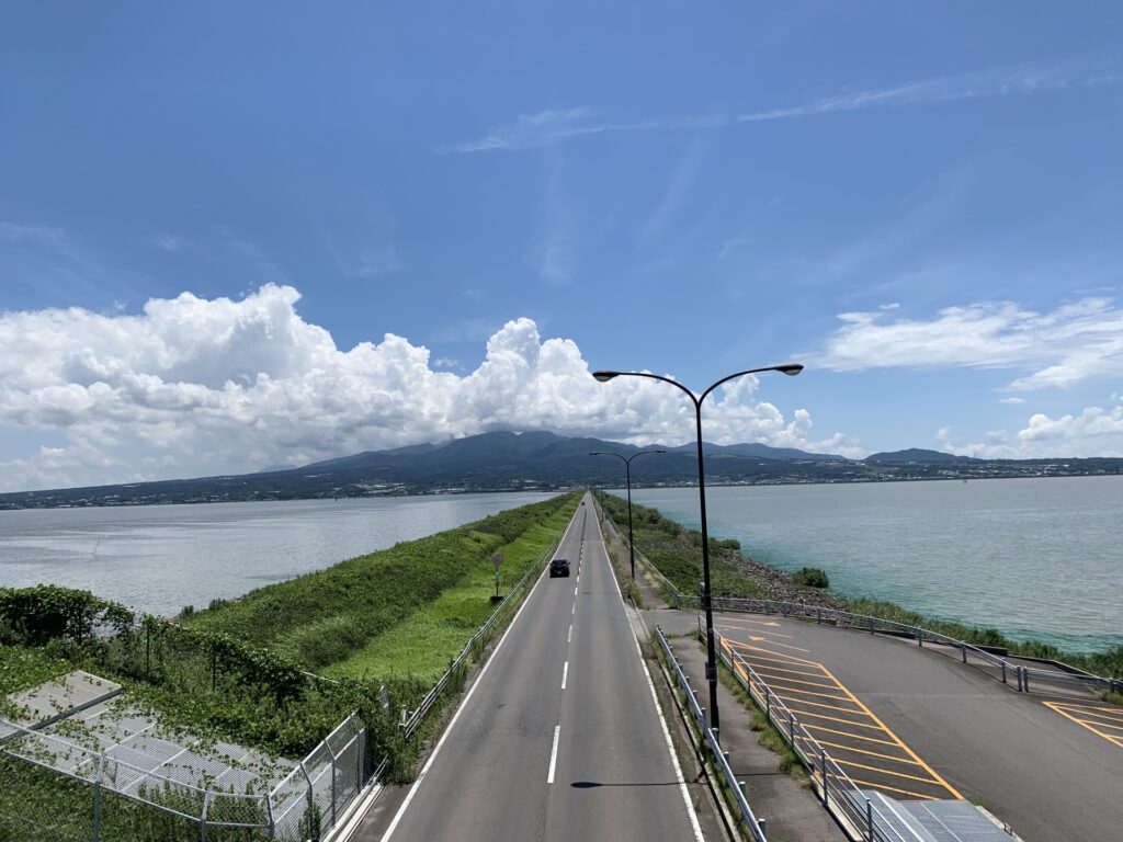 諫早市の諫早湾干拓堤防道路