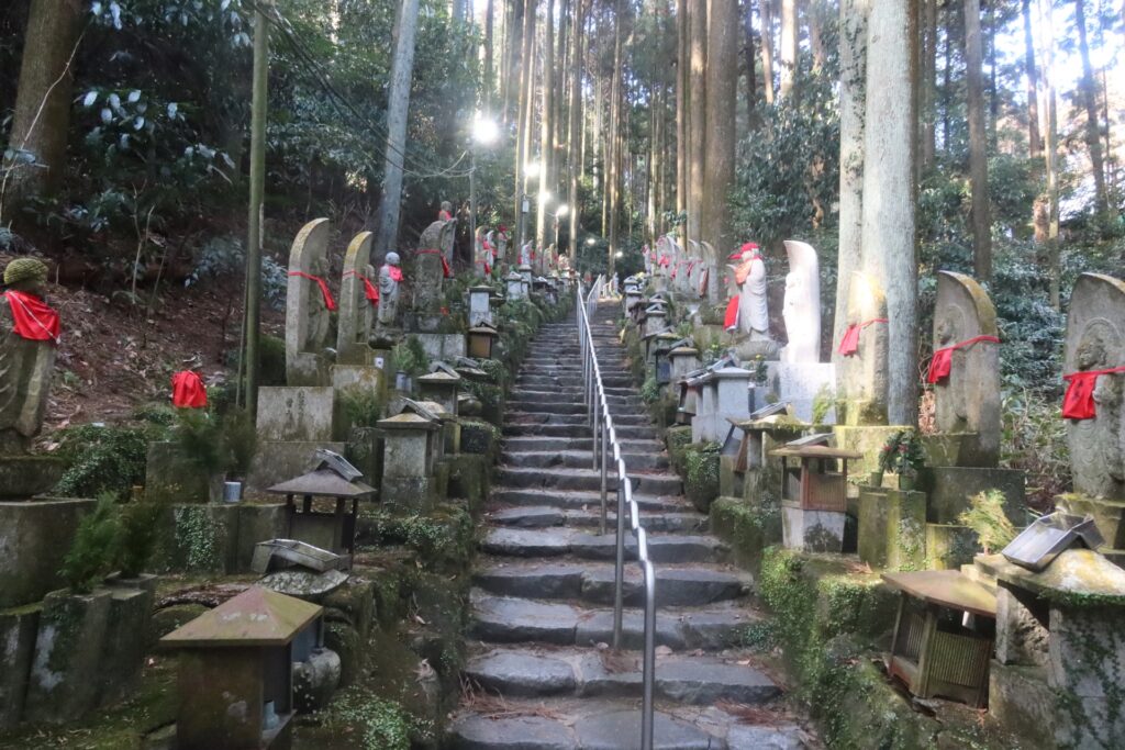 生駒市の宝山寺の石段