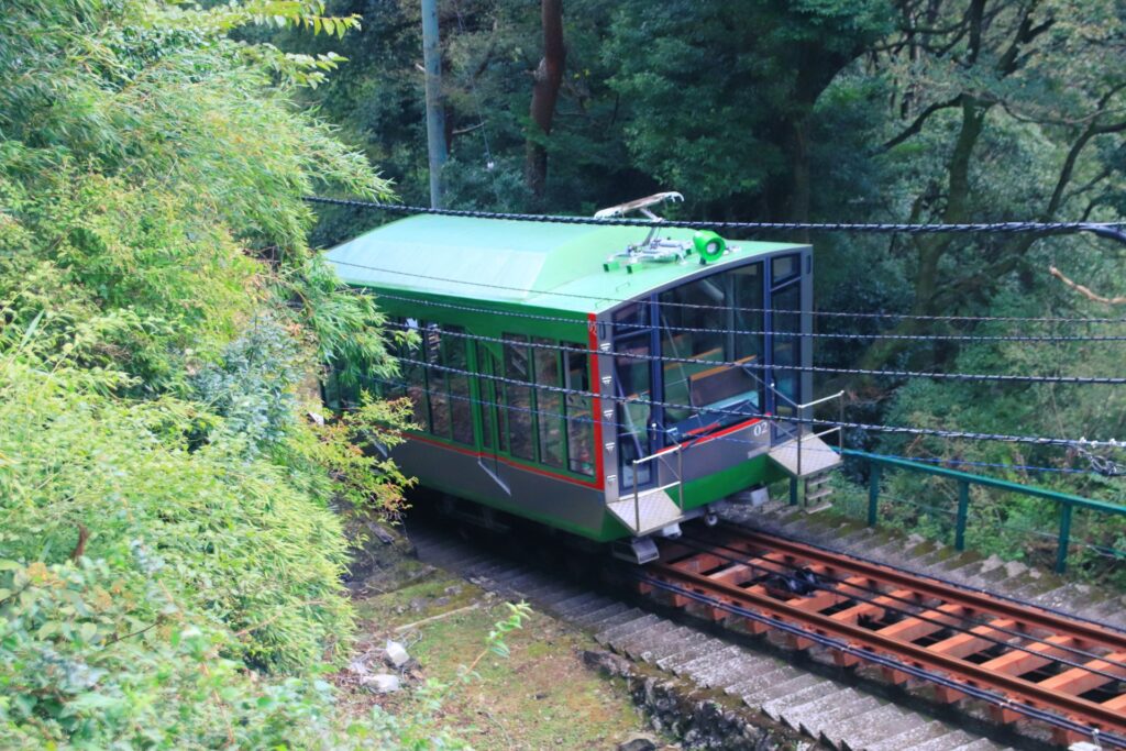 伊勢原市のケーブルカー