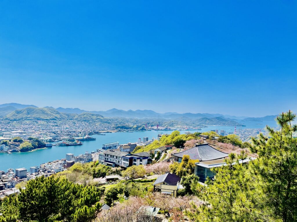 尾道市の千光寺から尾道市街と瀬戸内海を望む絶景