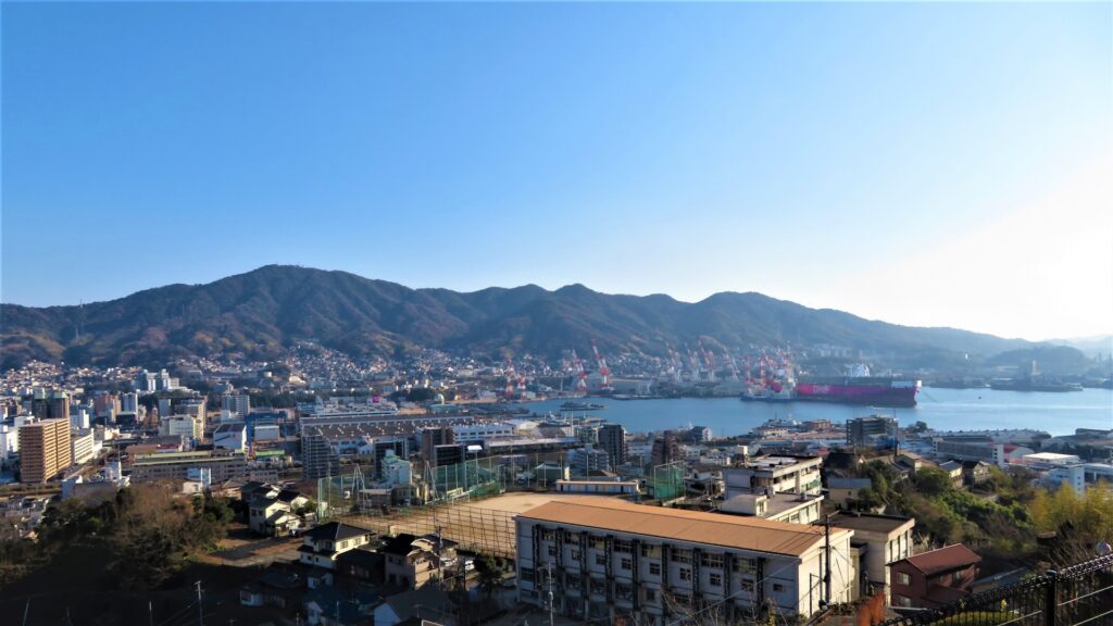 呉市街地 呉市の市街地と呉港