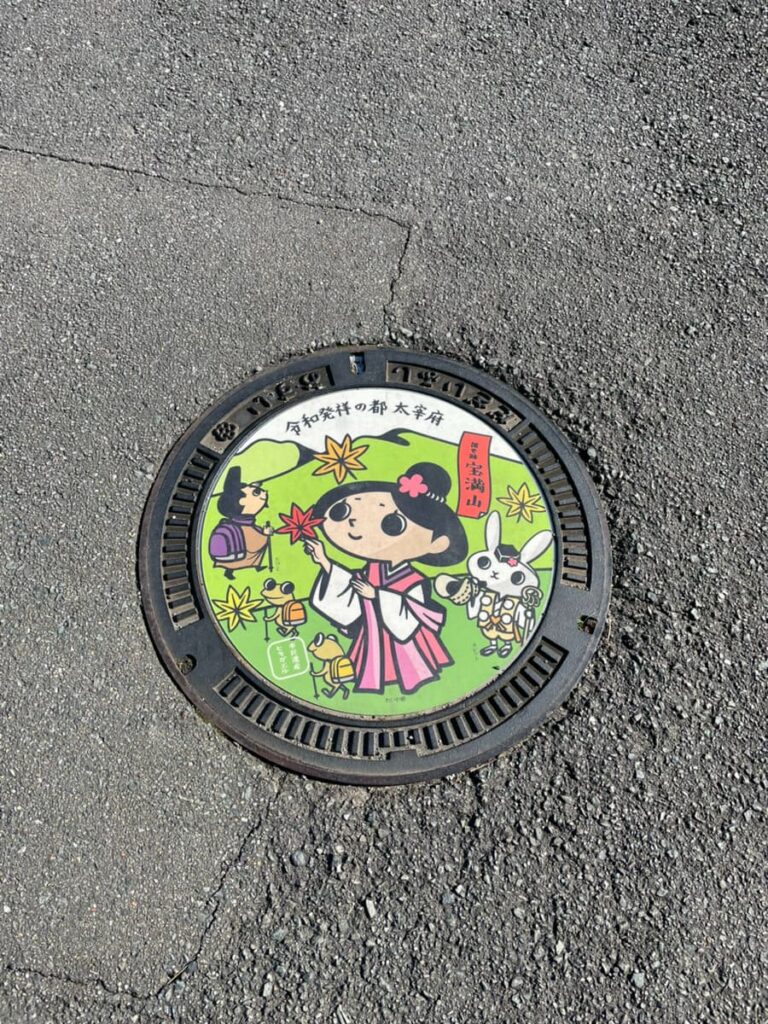 マンホールのふたの写真