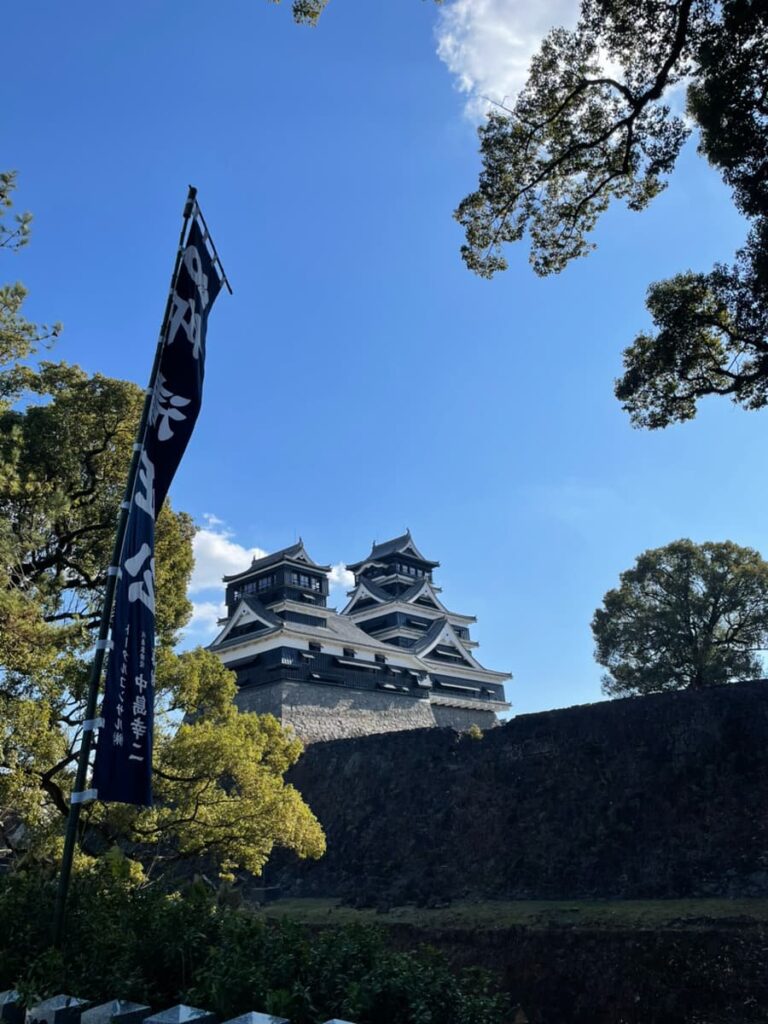 加藤神社からみる熊本城の写真