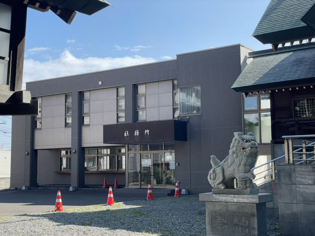 信濃神社の社務所