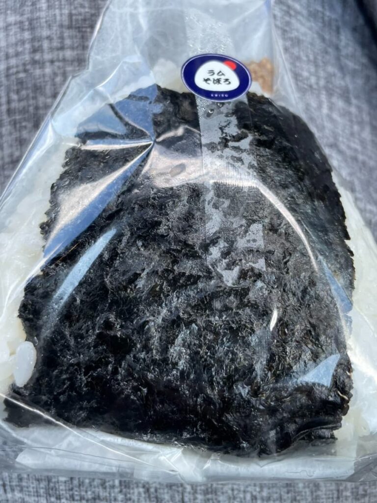 道と川の駅 花ロードえにわで買ったおにぎり