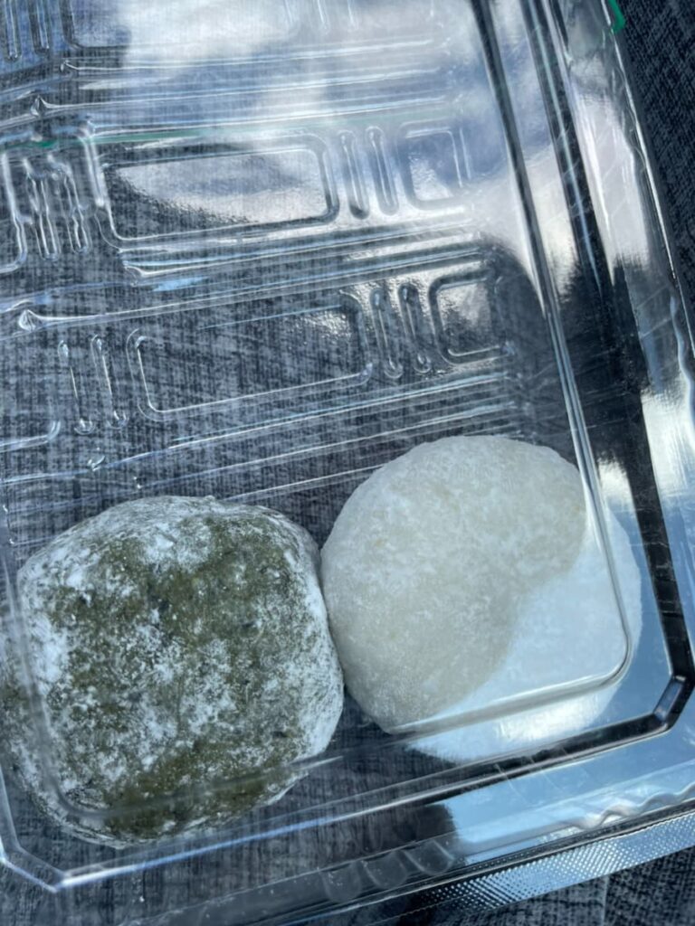 道と川の駅 花ロードえにわで買った大福