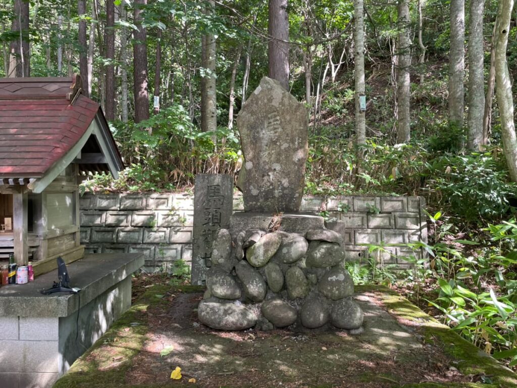 定山渓神社境内の馬頭観世音碑