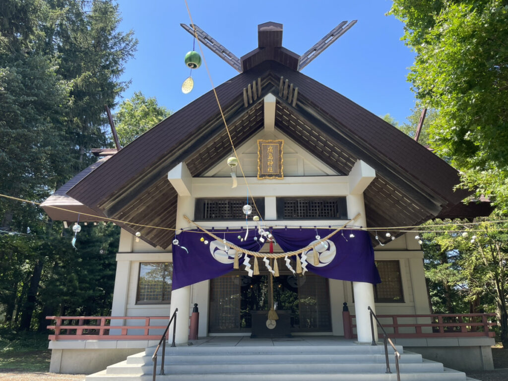 廣島神社の正面から見た社殿