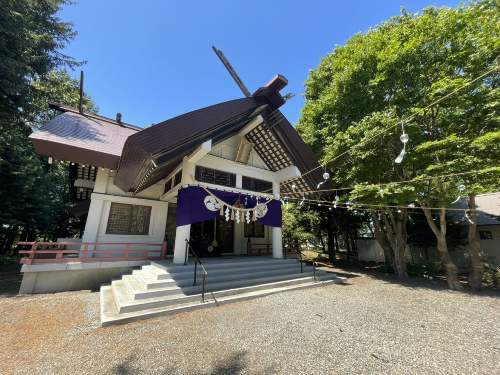 北広島市にある廣島神社の社殿