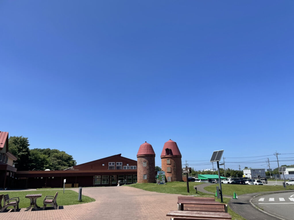くるるの杜の赤レンガの塔と施設