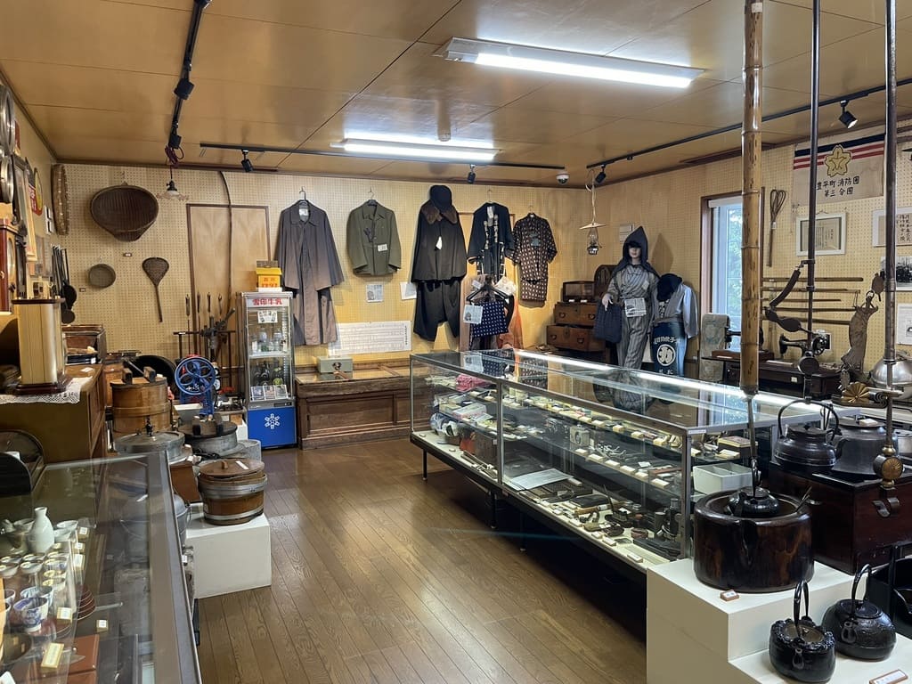 月寒の農業と日々の暮らしを伝える農耕具・民具の展示