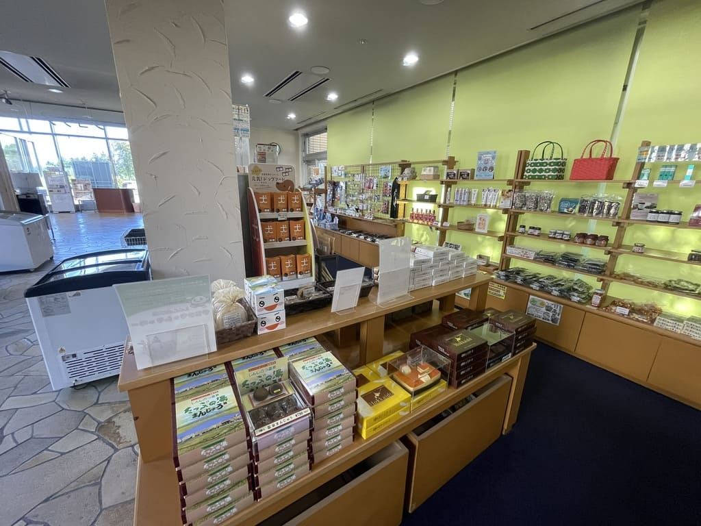 道の駅しんしのつの売店内観