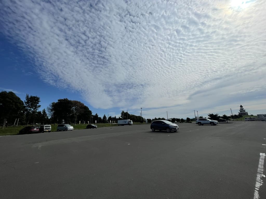 道の駅しんしのつの広い駐車場全景