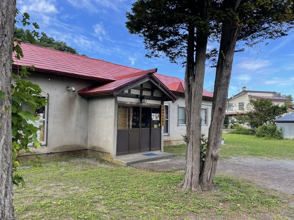 積丹町美国神社の社務所外観