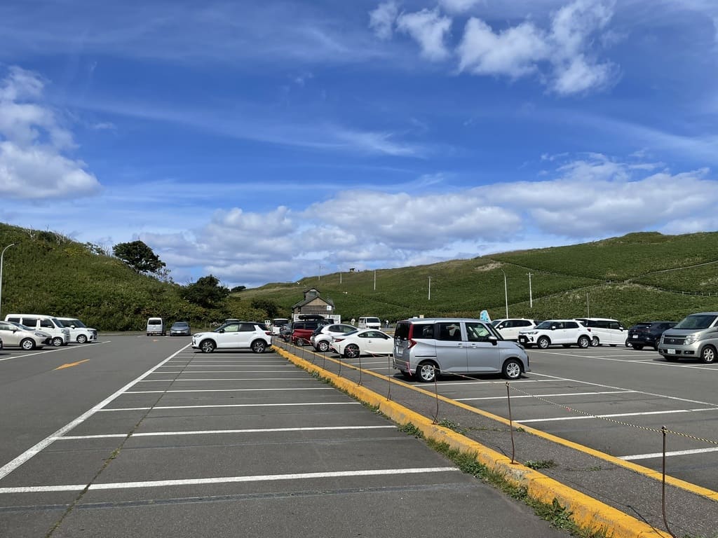 北海道積丹町の神威岬自然公園にある無料駐車場
