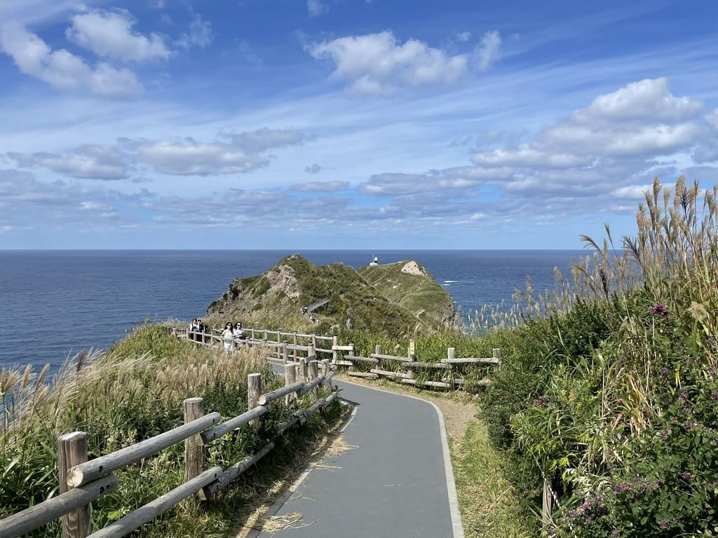 女人禁制の門を抜けた先に続く神威岬のチャレンカの小道