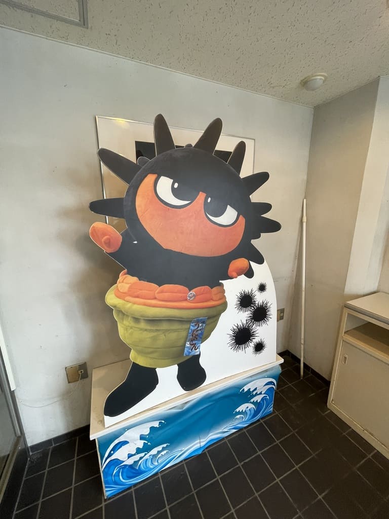 神威岬の入り口に設置されている積丹らしいキャラクターパネル