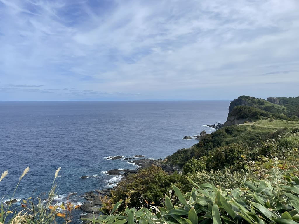 積丹岬灯台周辺から見た日本海と海岸線
