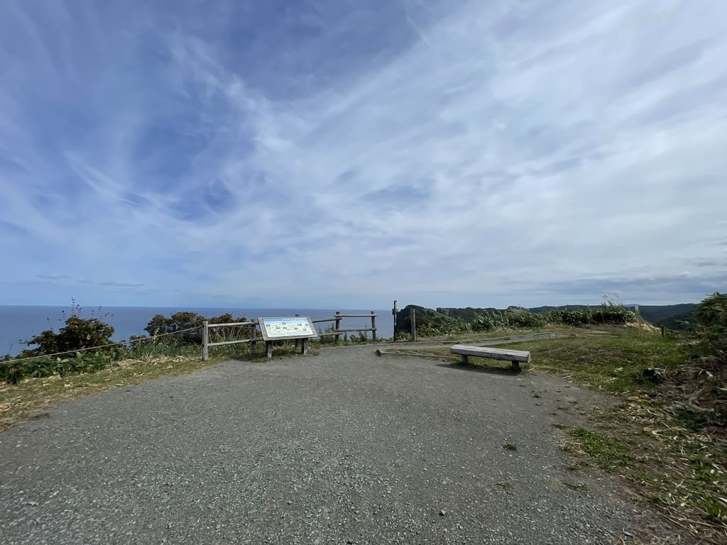 積丹岬灯台展望台と日本海の全景
