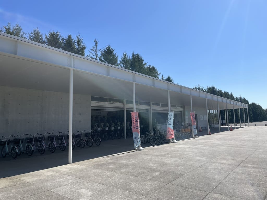 モエレ沼公園のレンタサイクル貸出所と自転車