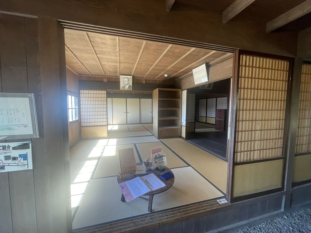 一般公開されている戸田城聖生家の畳敷きの内部