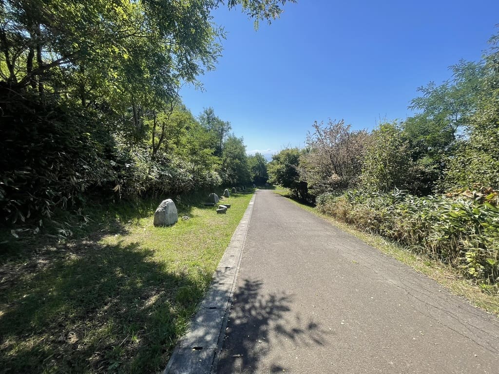 厚田展望台からあいろーど厚田へ戻る舗装道路