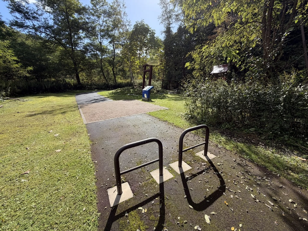 旧幌内炭鉱常磐坑周辺の森林に囲まれた散策路