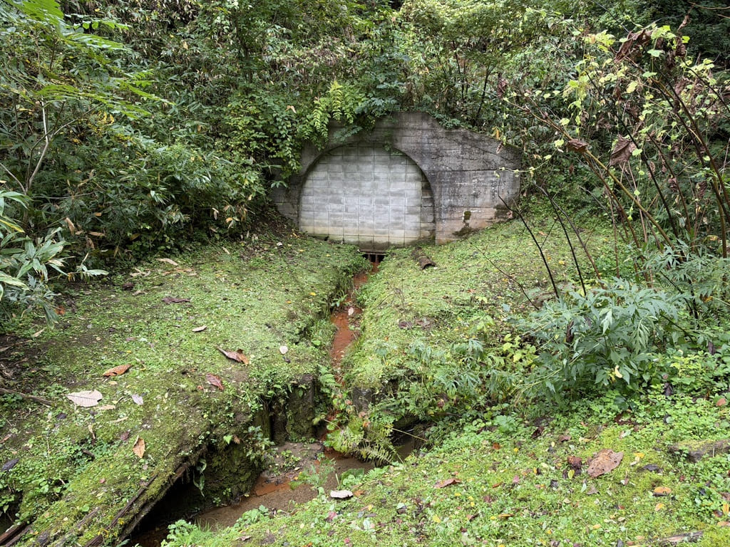 北炭幌内炭鉱音羽坑のコンクリートで密閉された坑口正面