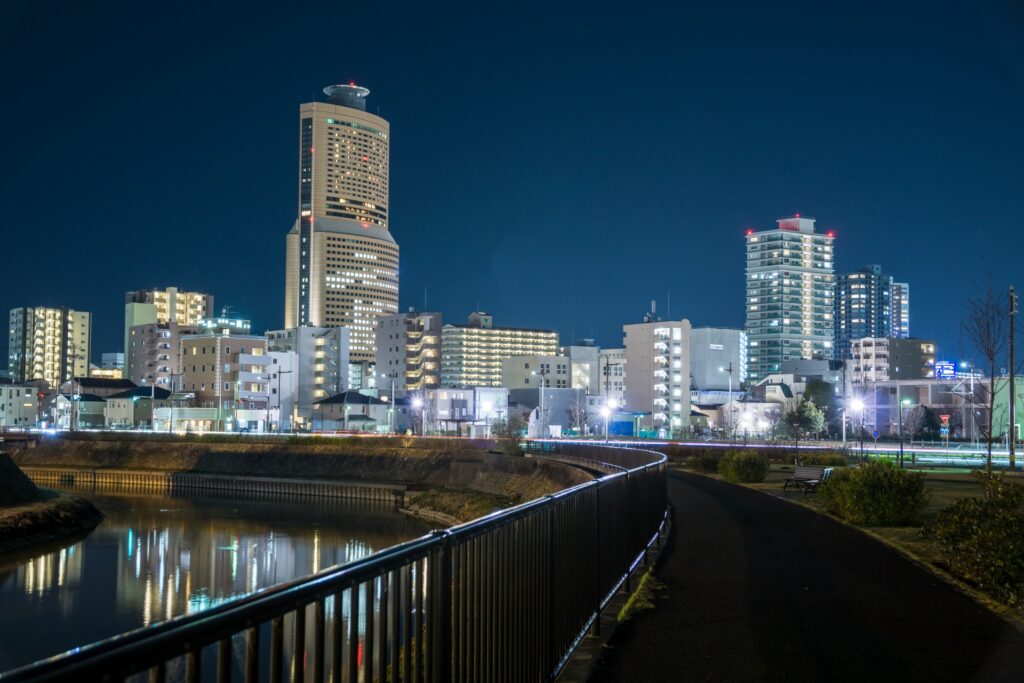 静岡県浜松市東区の運河の夜景