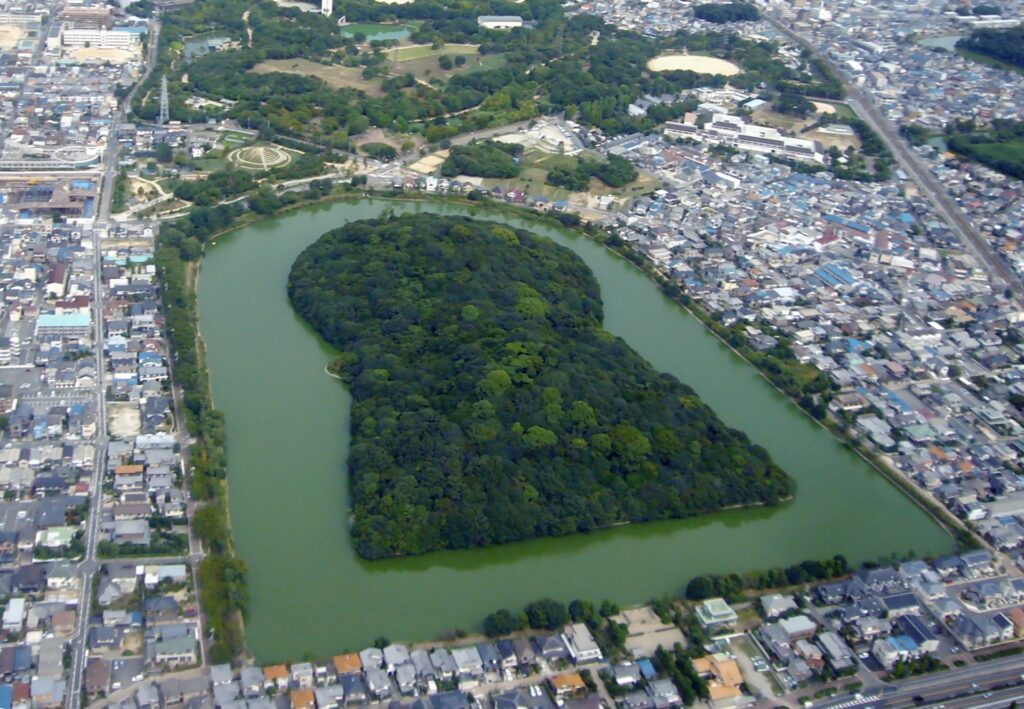 大阪府曳野市の古市古墳群の上空からの画像 大阪府曳野市の古市古墳群の上空からの画像