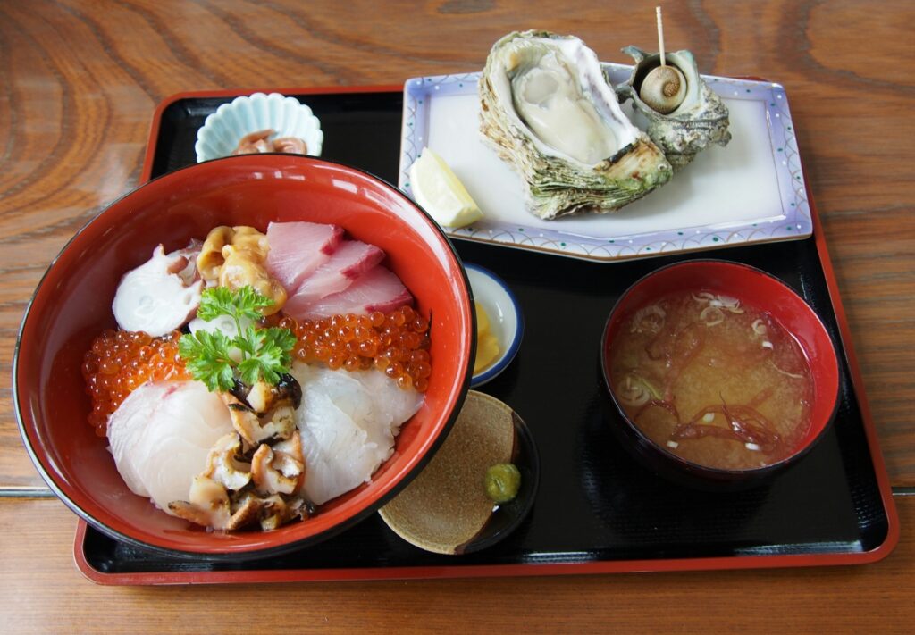 福岡市東区のサザエと海鮮丼