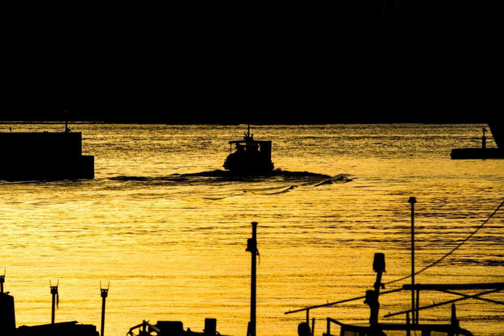 広島市南区の海の夕暮れ