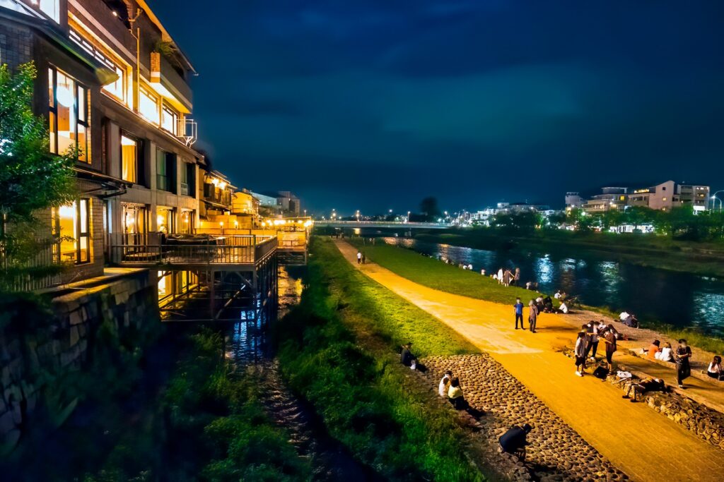 京都市南区の鴨川河川敷（九条エリア）