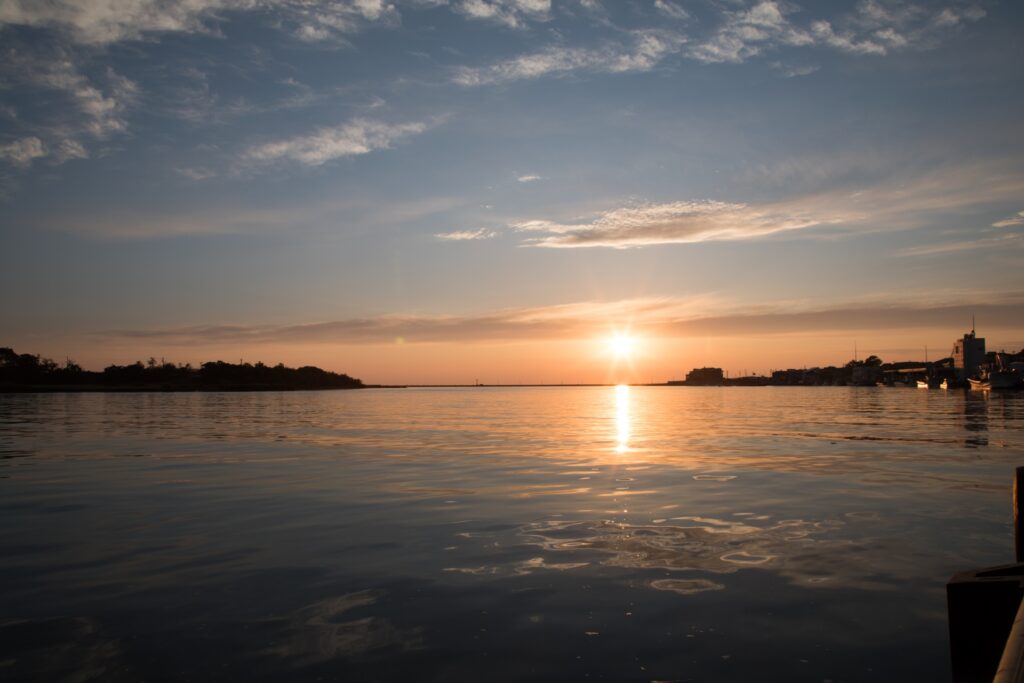 浦添市の海の夕暮れの風景