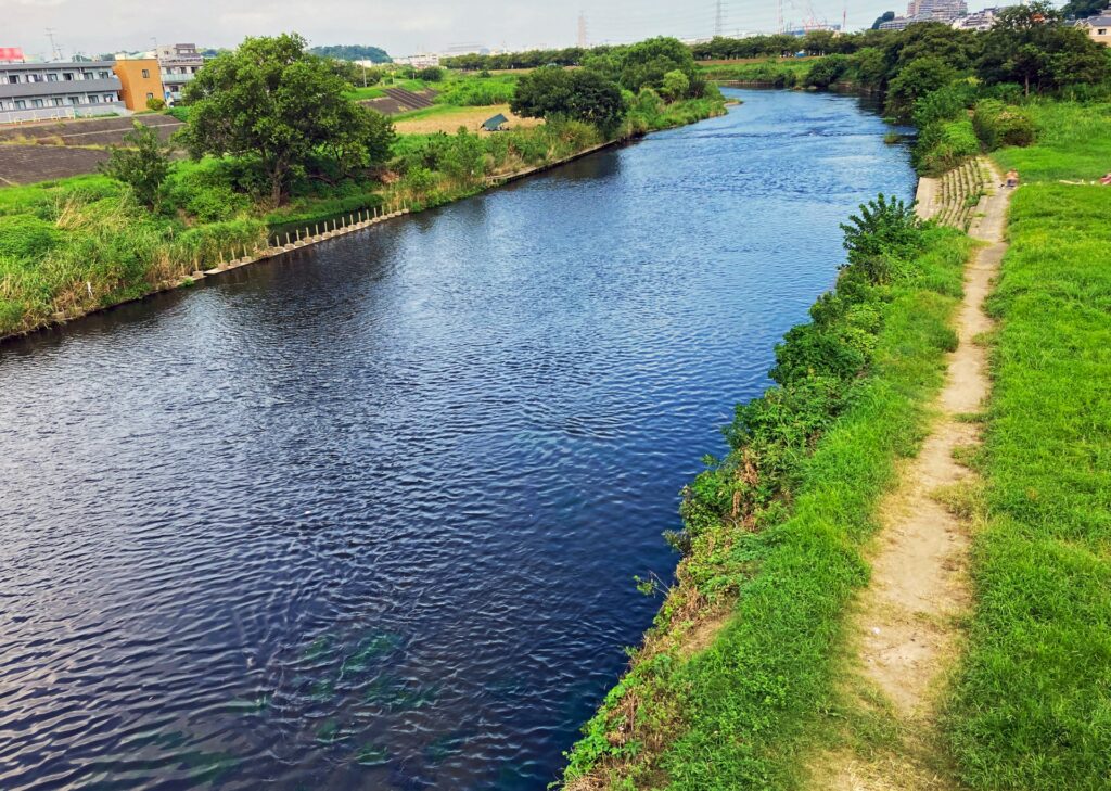 神奈川県横浜市鶴見区の鶴見川沿い
