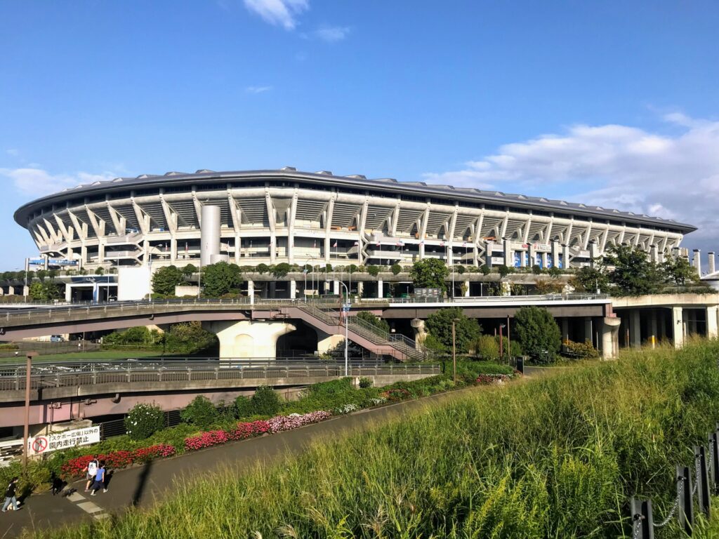 神奈川県横浜市の日産スタジアム全景