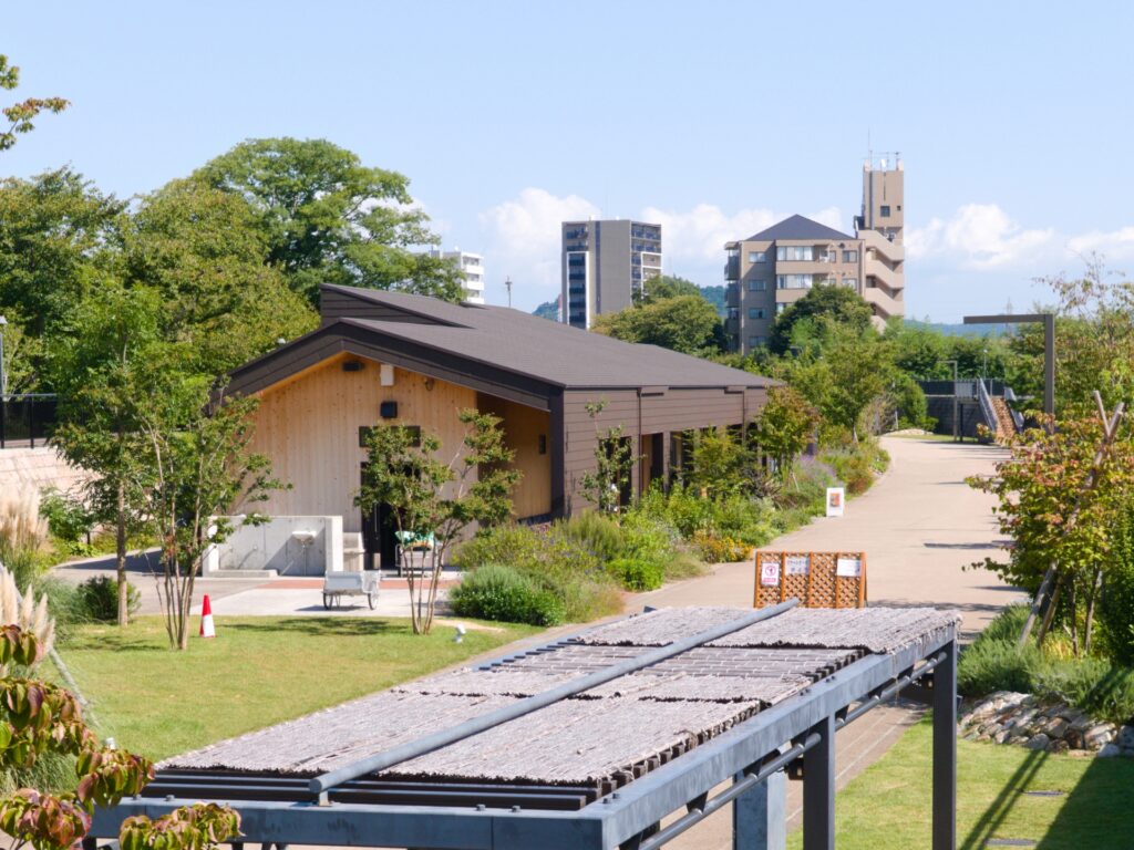 滋賀県草津市の草津川跡地公園