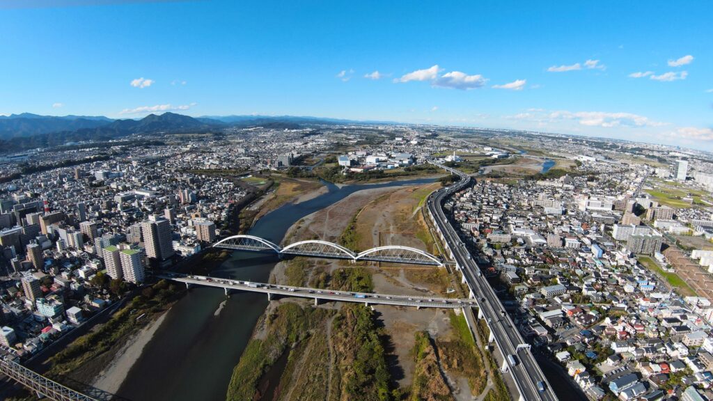 神奈川県座間市の相模川と河川敷