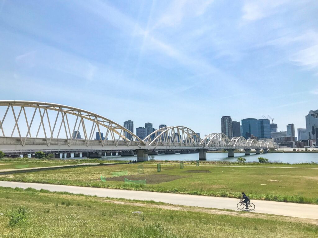 淀川区の淀川河川敷サイクリングロード