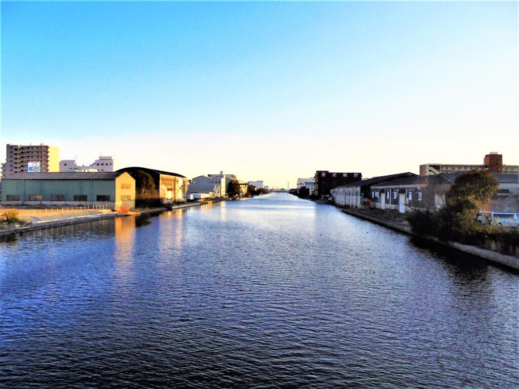 愛知県名古屋市の中川運河と夕景