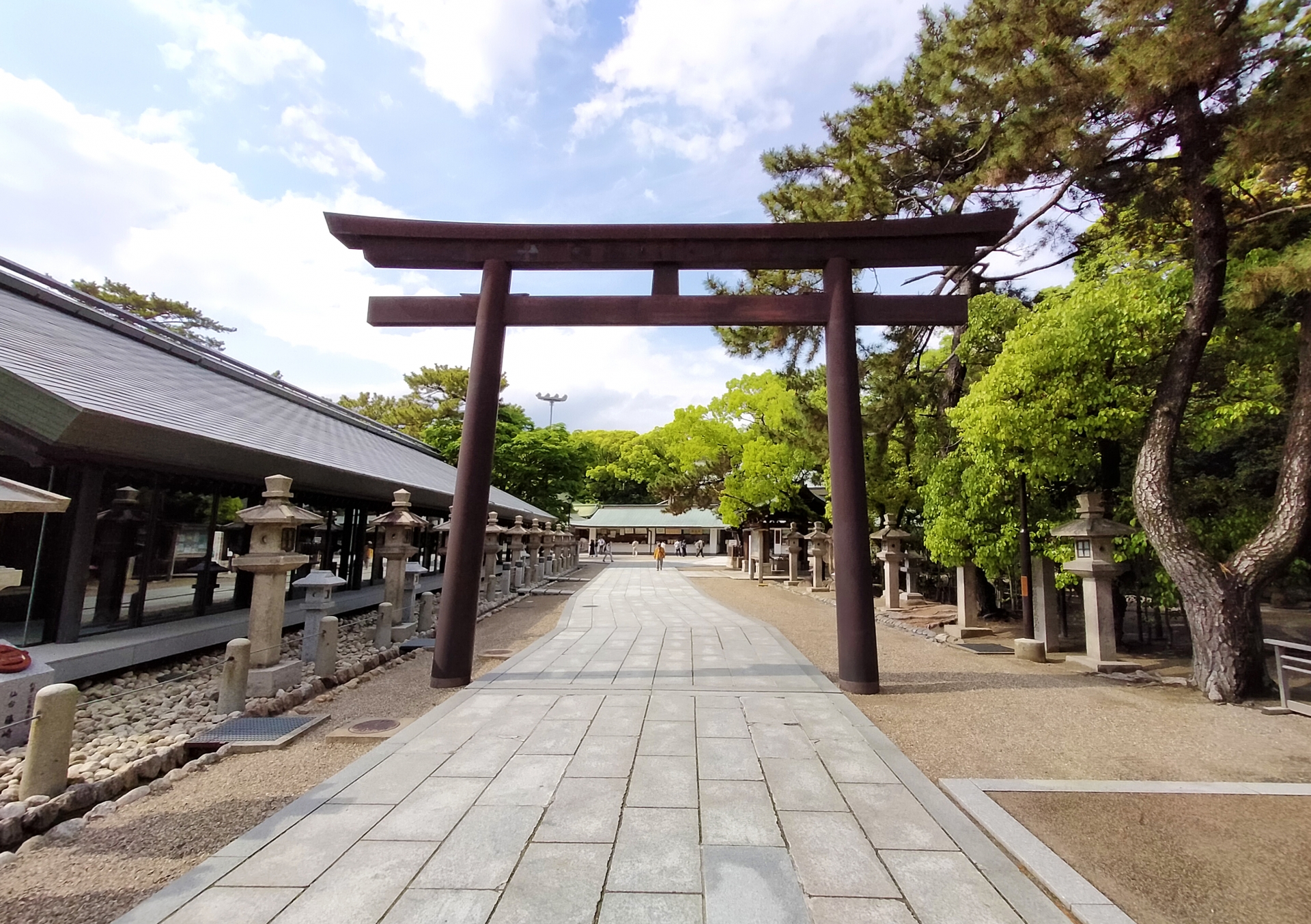 西宮市の神社の参道