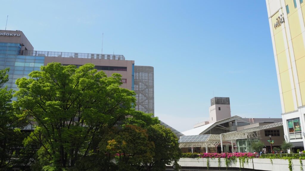 神奈川県川崎市麻生区の駅前