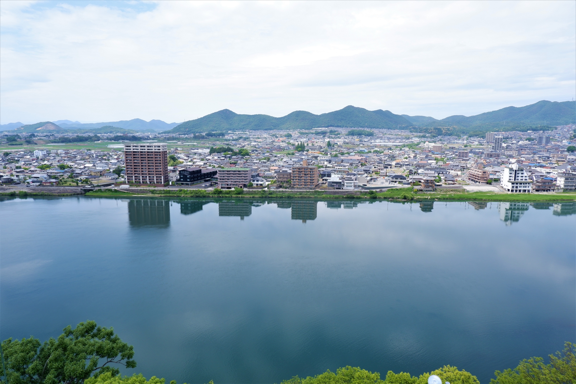 各務原市街と木曽川