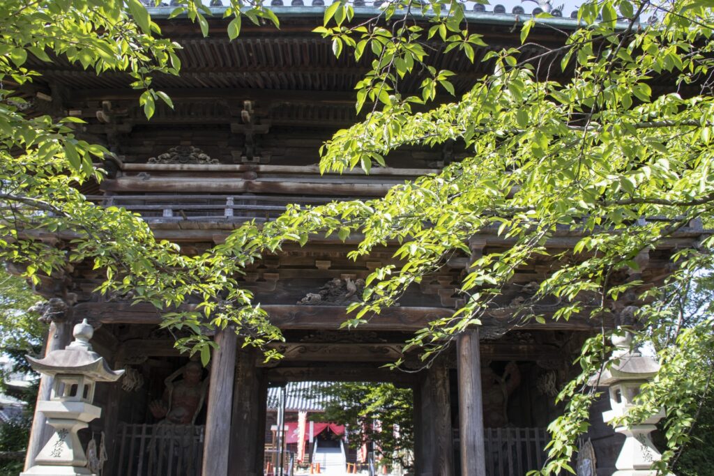 愛知県名古屋市の笠寺観音の山門