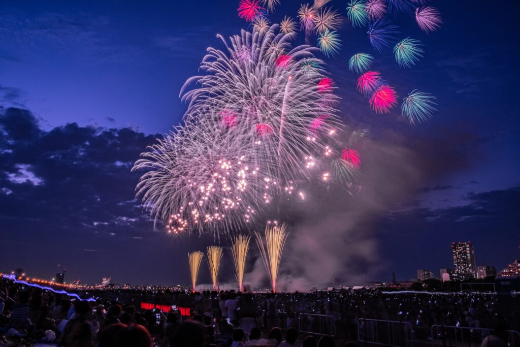 千葉県市川市の江戸川花火大会の夜景