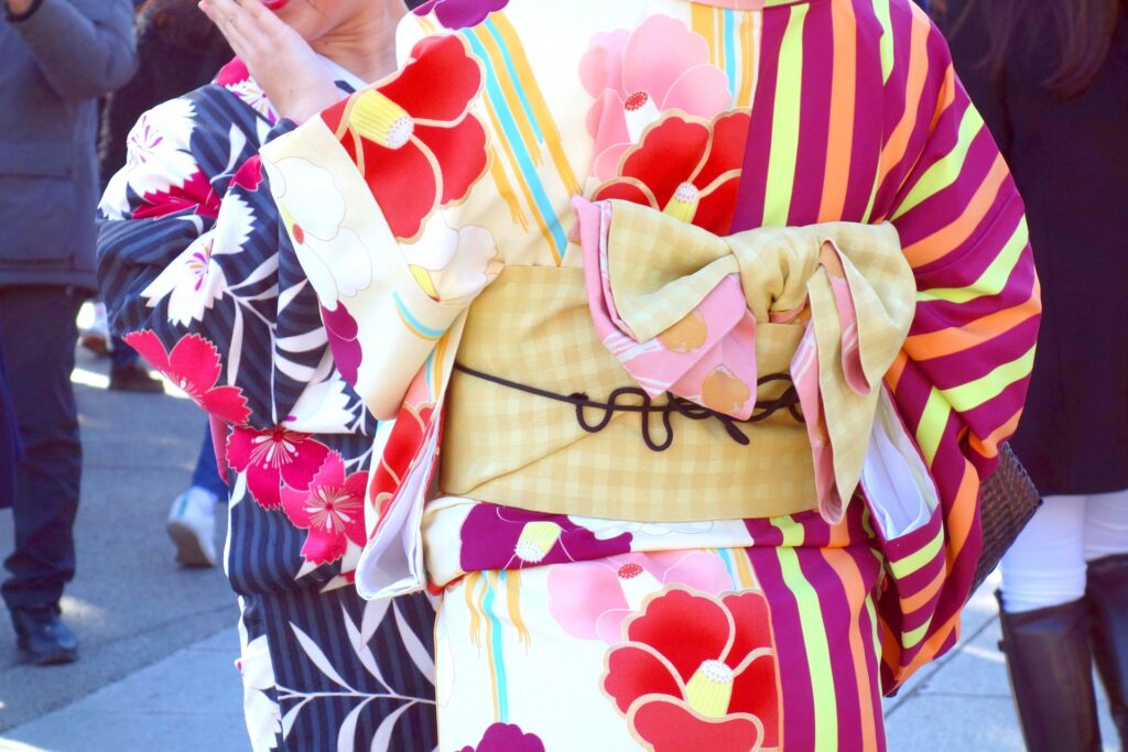 岐阜市で祭りを楽しむ人