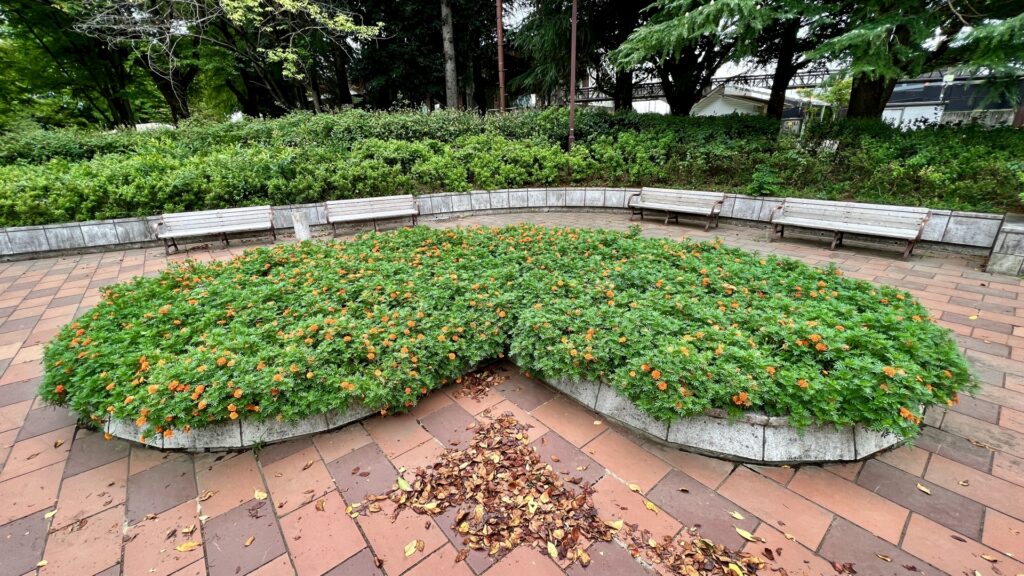 神奈川県大和市のハートの花壇