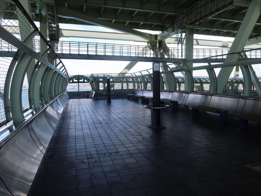 神戸市垂水区の神戸市垂水区の舞子海上プロムナードのタイル 神戸市垂水区の神戸市垂水区の舞子海上プロムナードのタイル