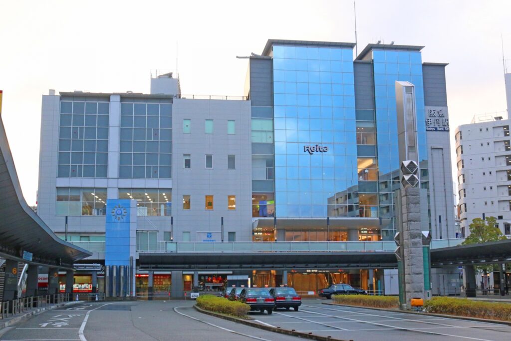 兵庫県伊丹市の阪急伊丹駅
